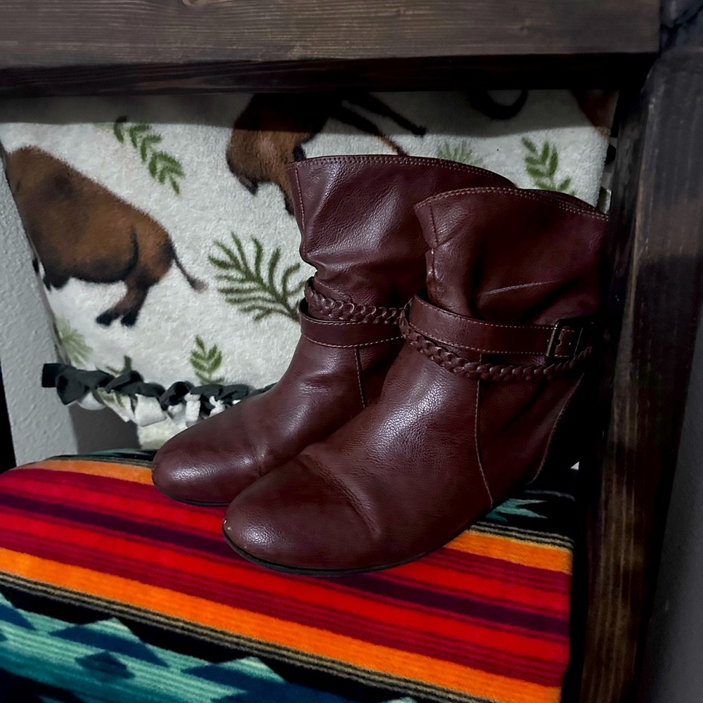 AEO boots size 9